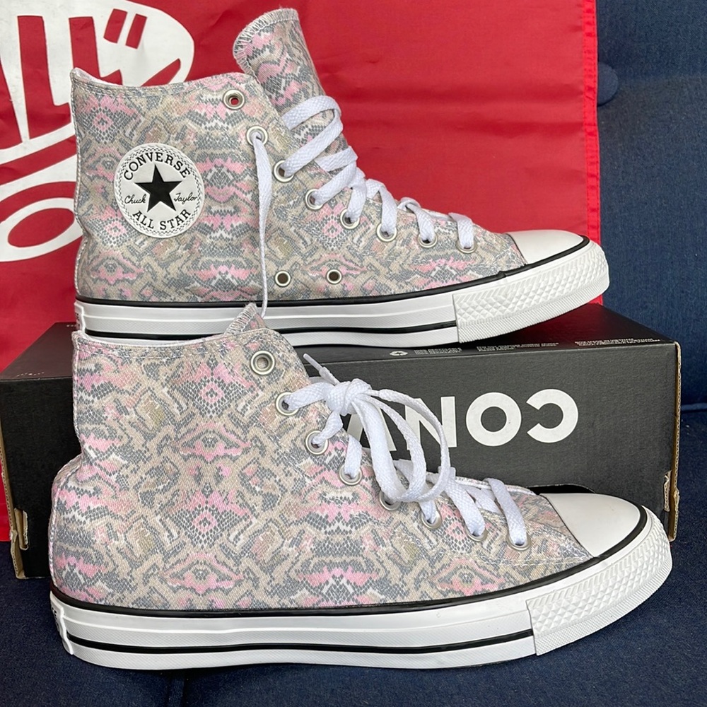 Converse 571162F
CTAS HI
PALE PUTTY/LIMESTONE GREY
WMNS sneakers - athletic shoe